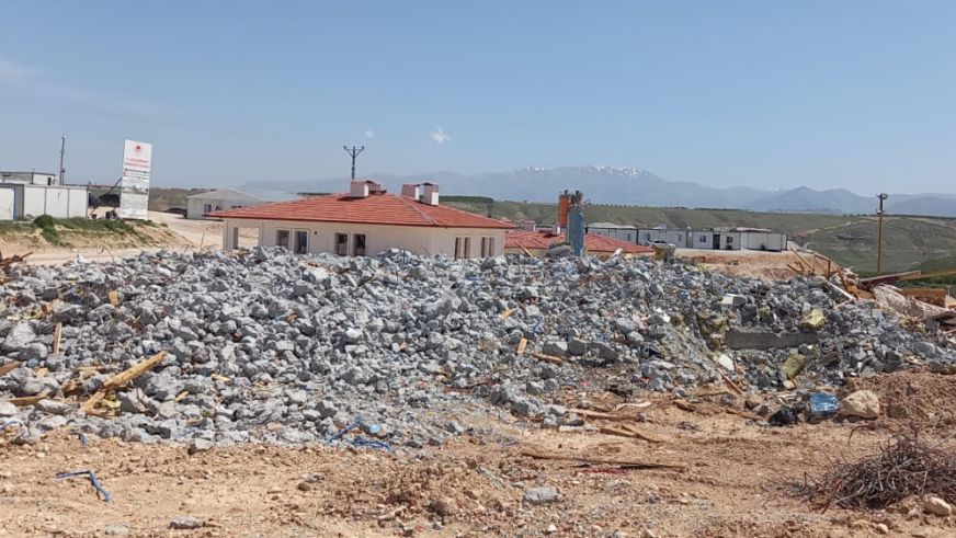 Rezalet.. Malatya'da Deprem Evlerinin Betonu Çürük Çıkmış, Yıkılmış!..