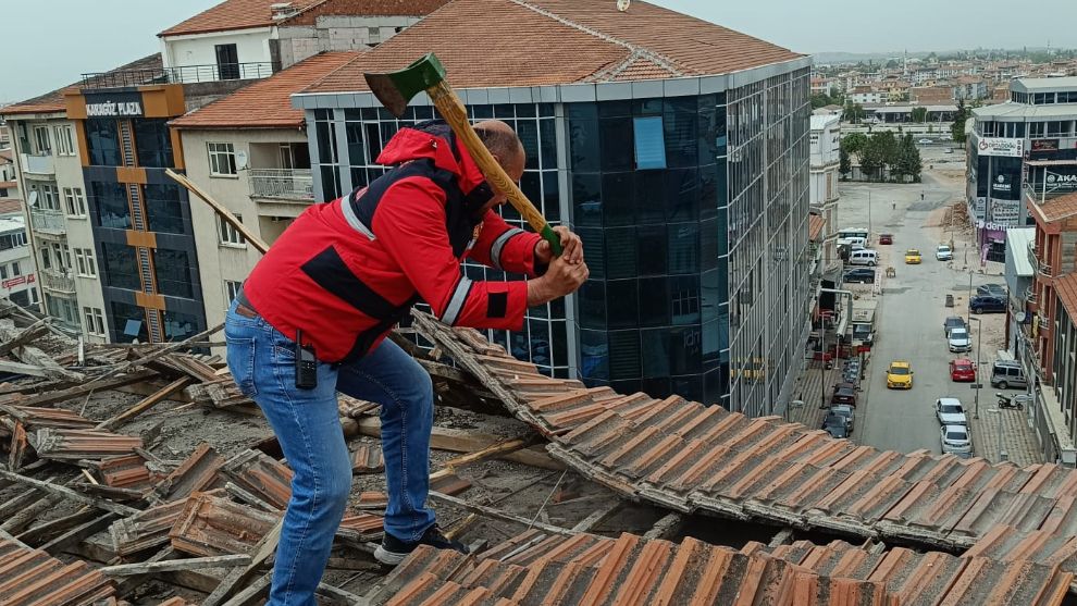 Malatya'da Depremin Çarşıdaki Tehlikeli İzleri Kaldırılıyor!..